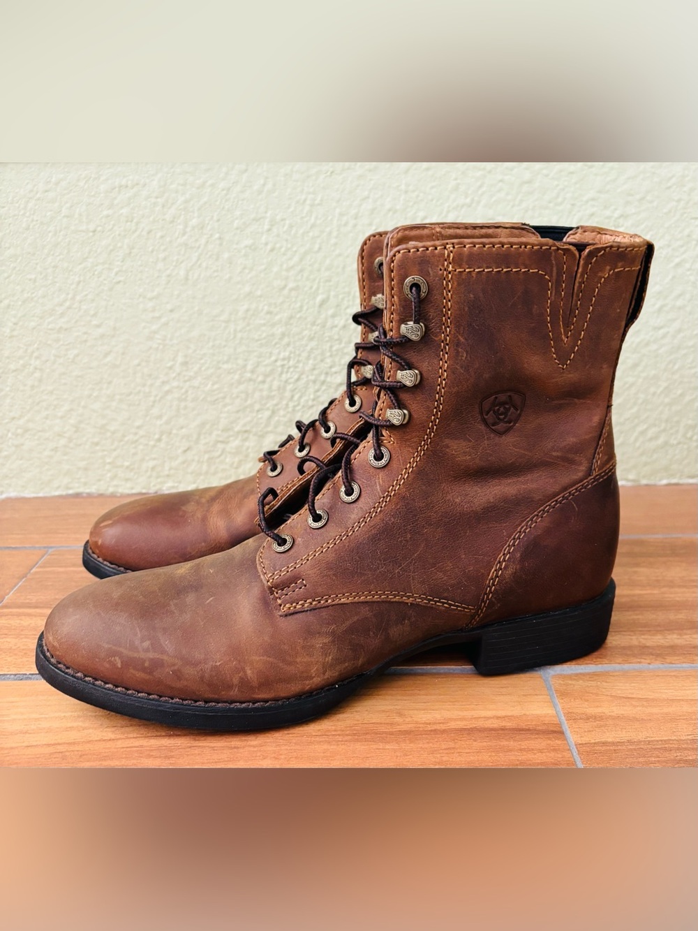 Ariat Brown Leather Lace-Up Boots